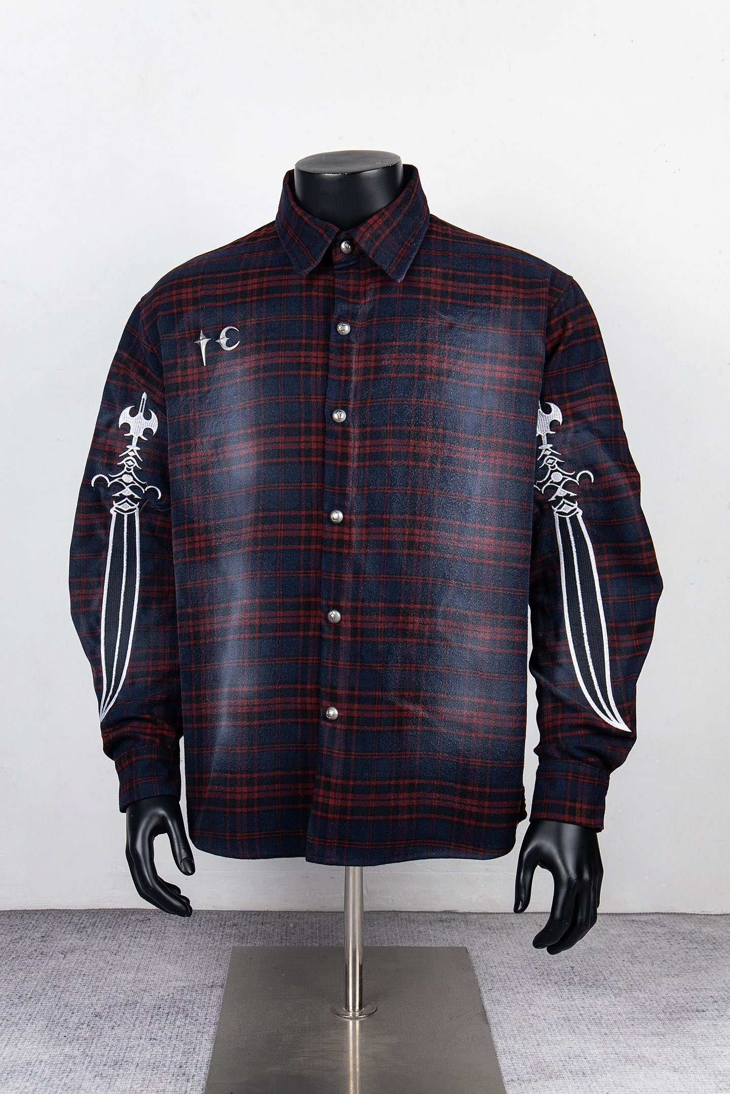 Thug club刺繡寶劍噴繪長袖襯衫