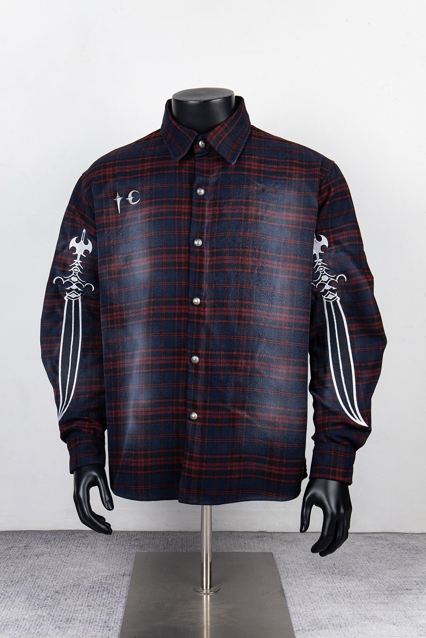 Thug club刺繡寶劍噴繪長袖襯衫