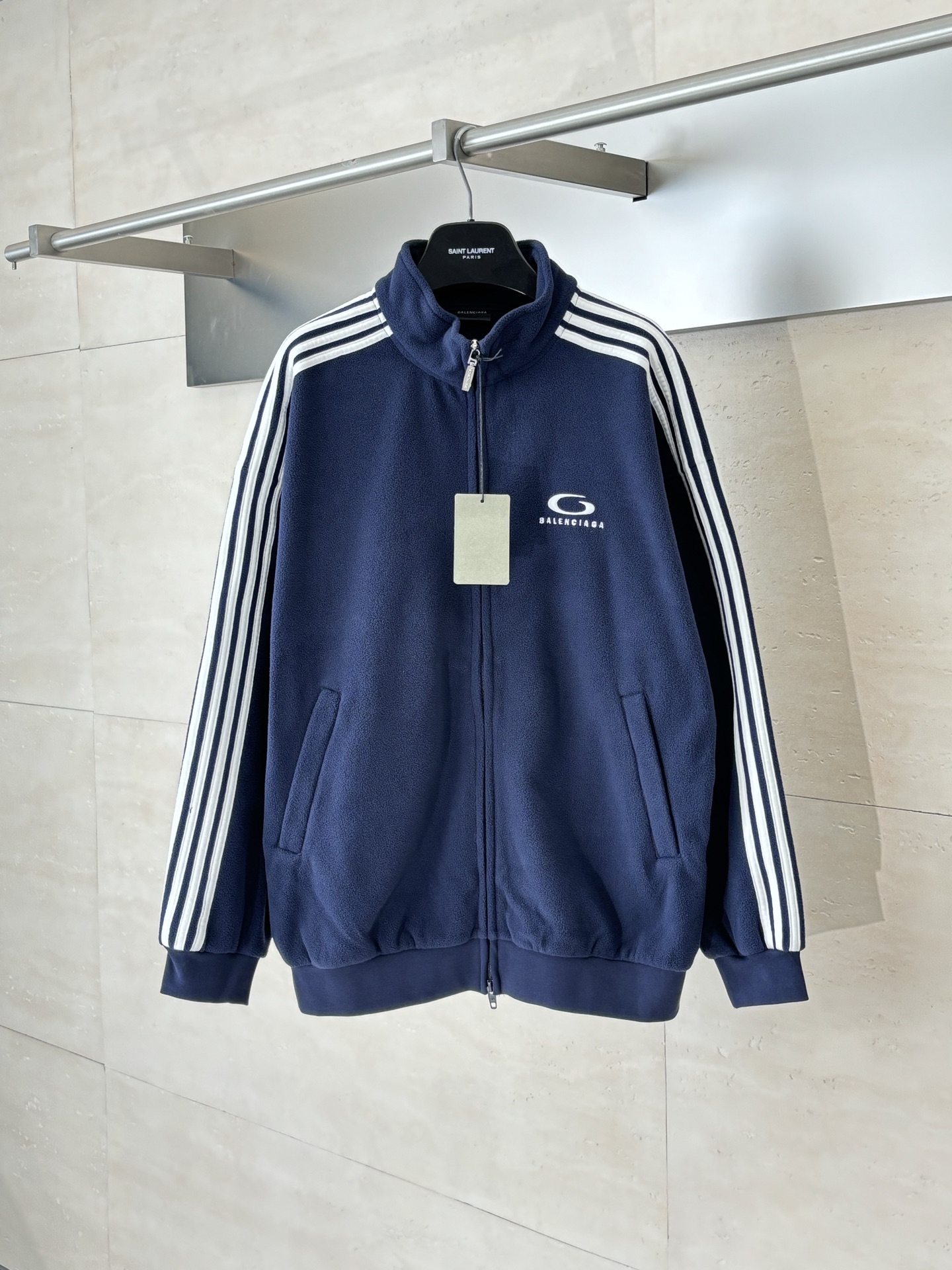 Balenciag*/巴黎Blcg PRE-FALL 25大圓環刺繡絨毛外套