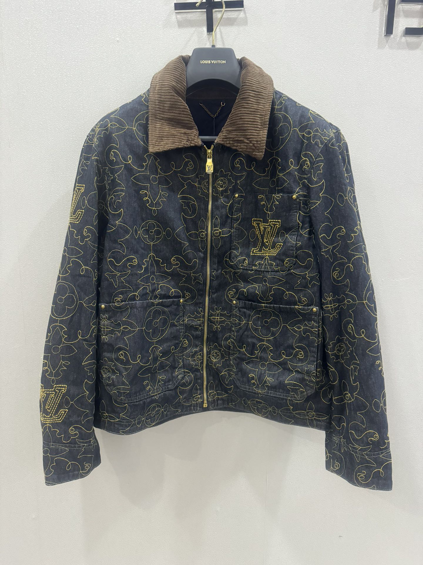 1v 刺繡工裝牛仔夾克