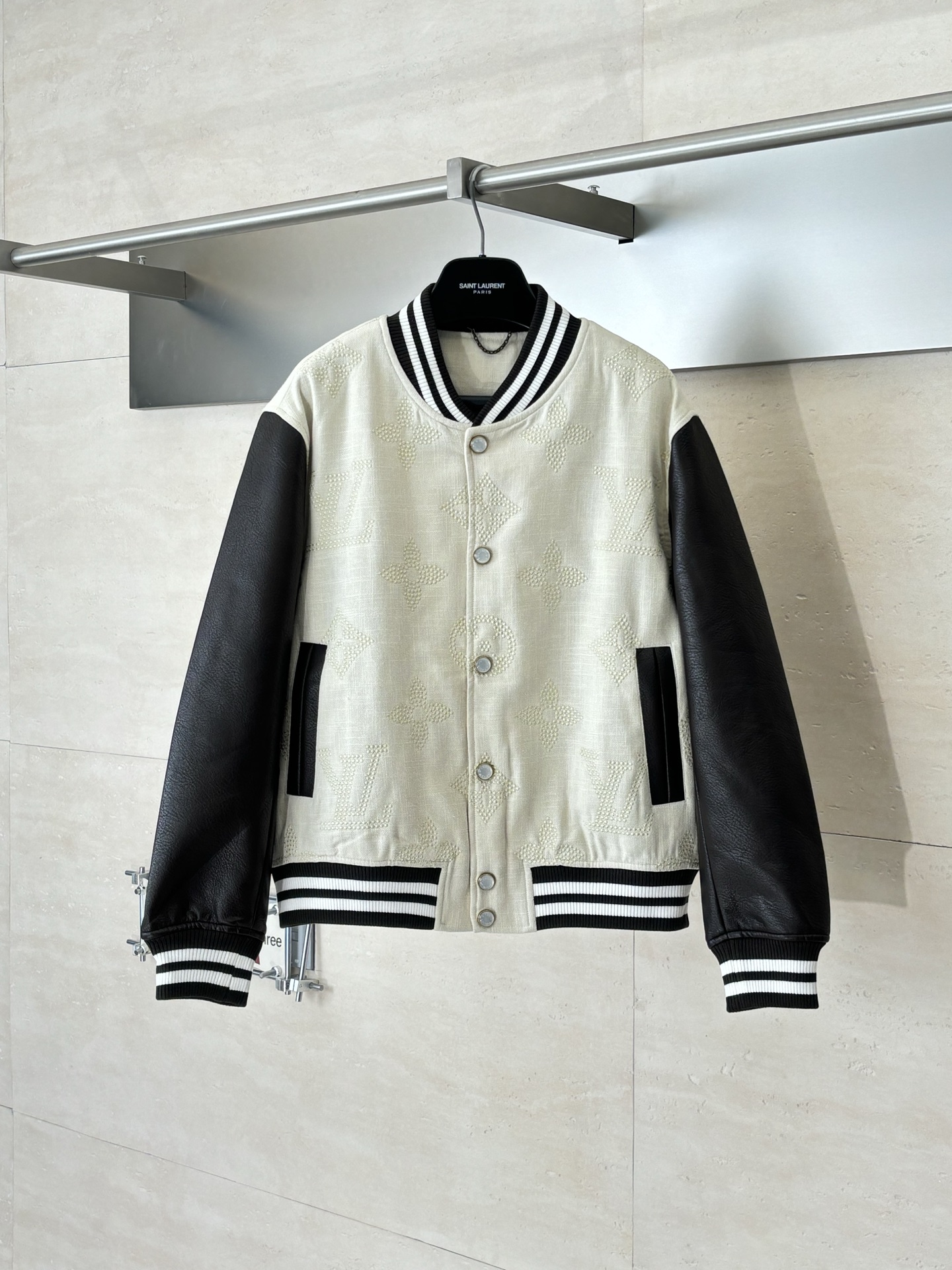 1V/路易 24SS 珍珠扣老花拼接棒球服外套