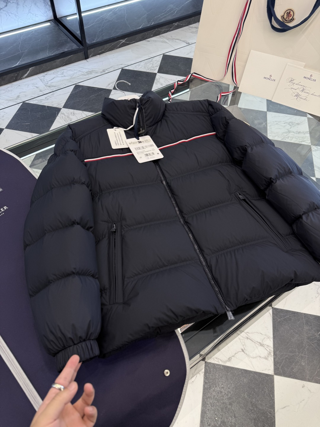 Moncler 2025新款Bouvaque條紋刺繡立領羽絨服