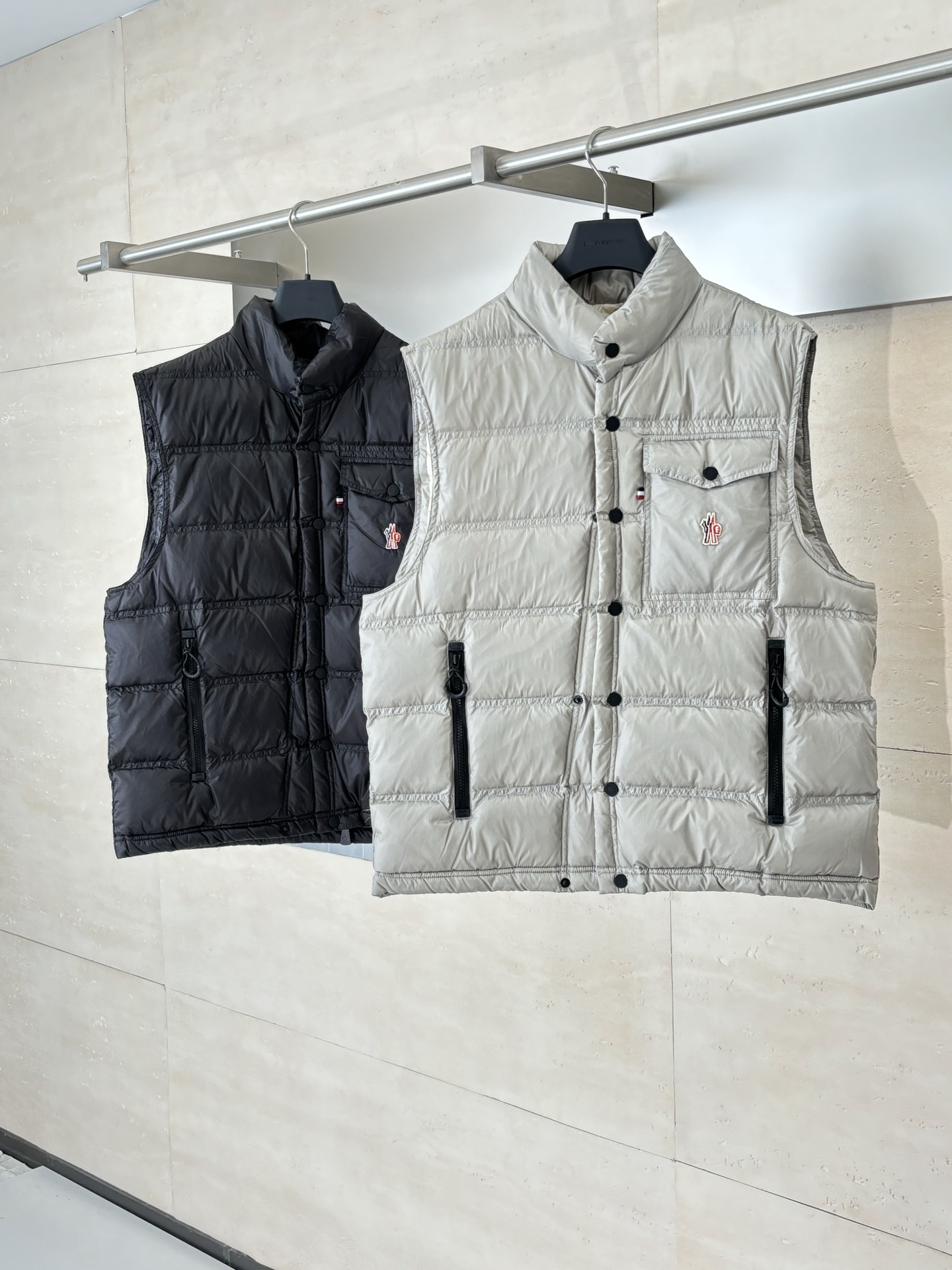 Moncle*/蒙口 標識立領羽絨服背心馬甲