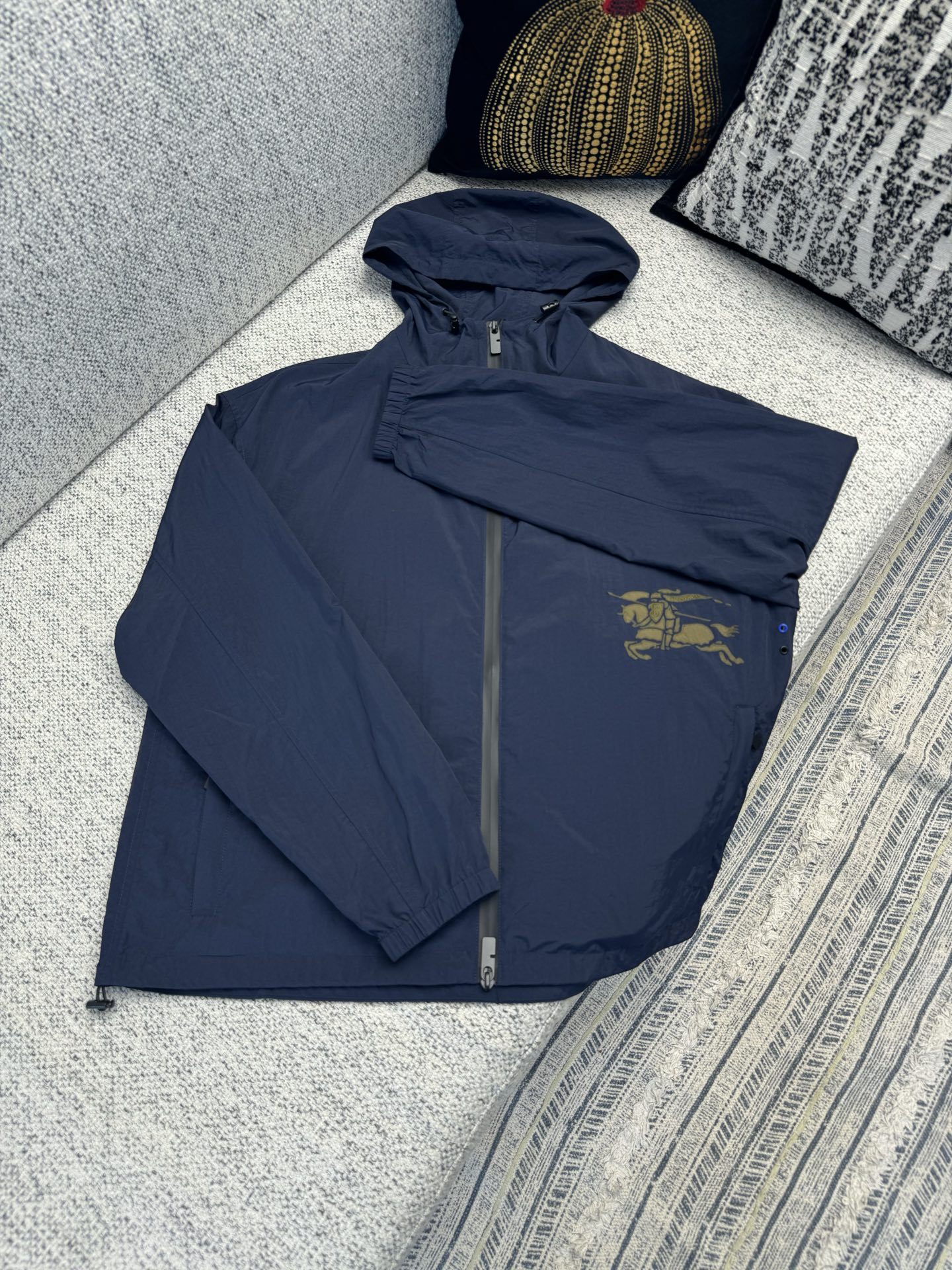 巴寶莉 25ss 馬術貼標硬殼連帽外套 