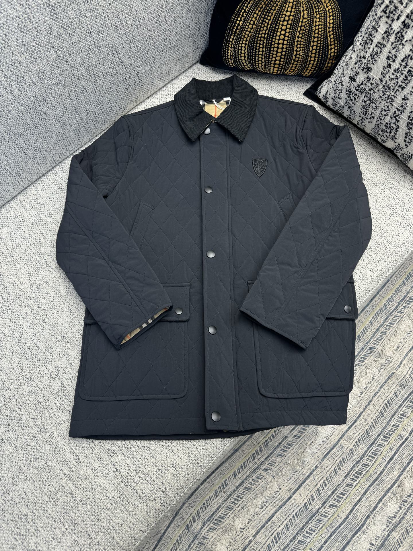 巴寶莉 25ss新款絎縫夾克 胸口飾有經典logo刺繡