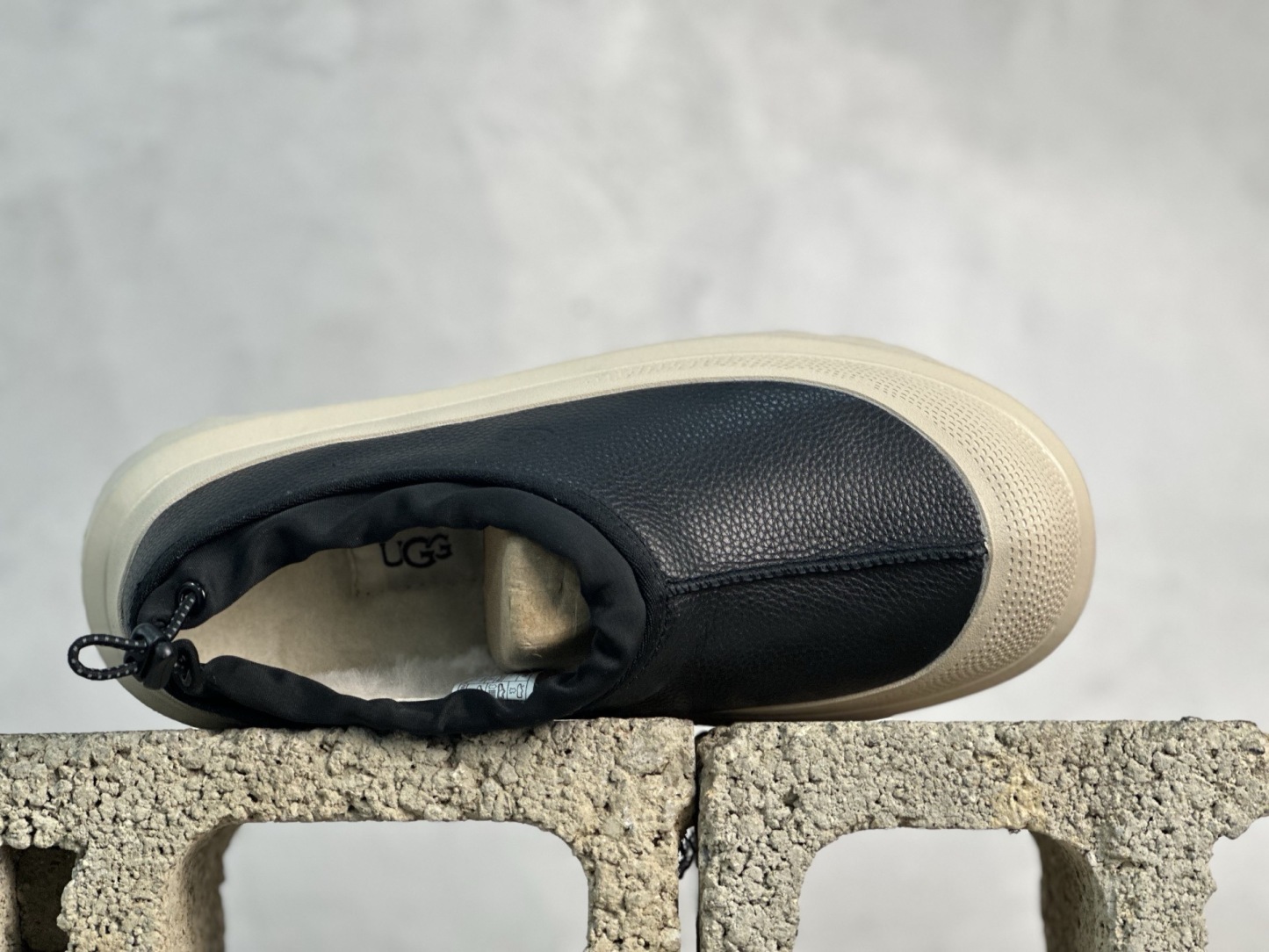  UGG 包头套脚