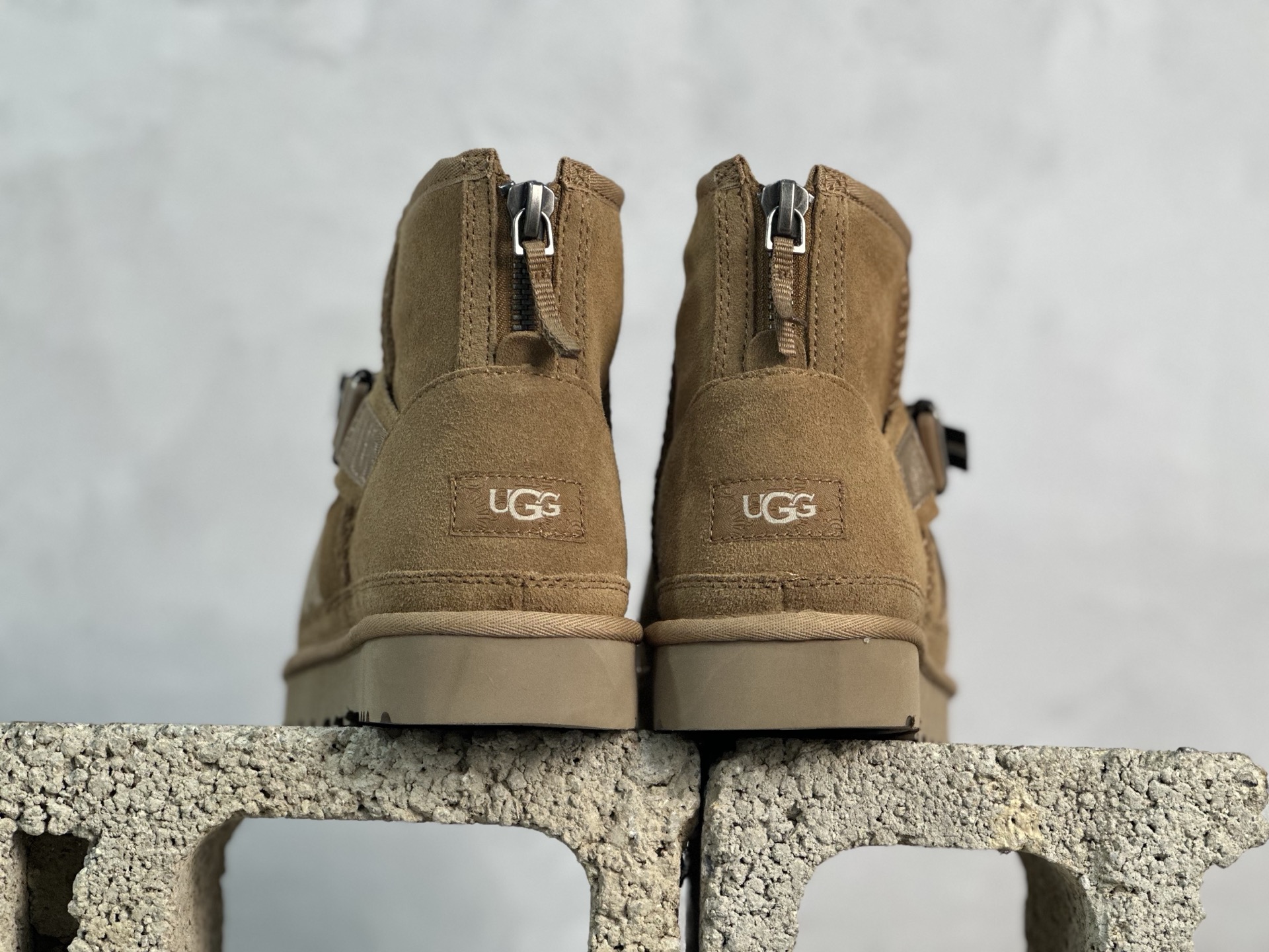  UGG 高筒卡扣 
