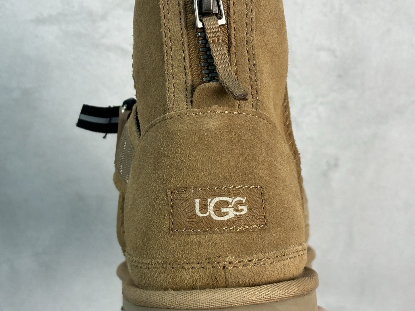  UGG 高筒卡扣 