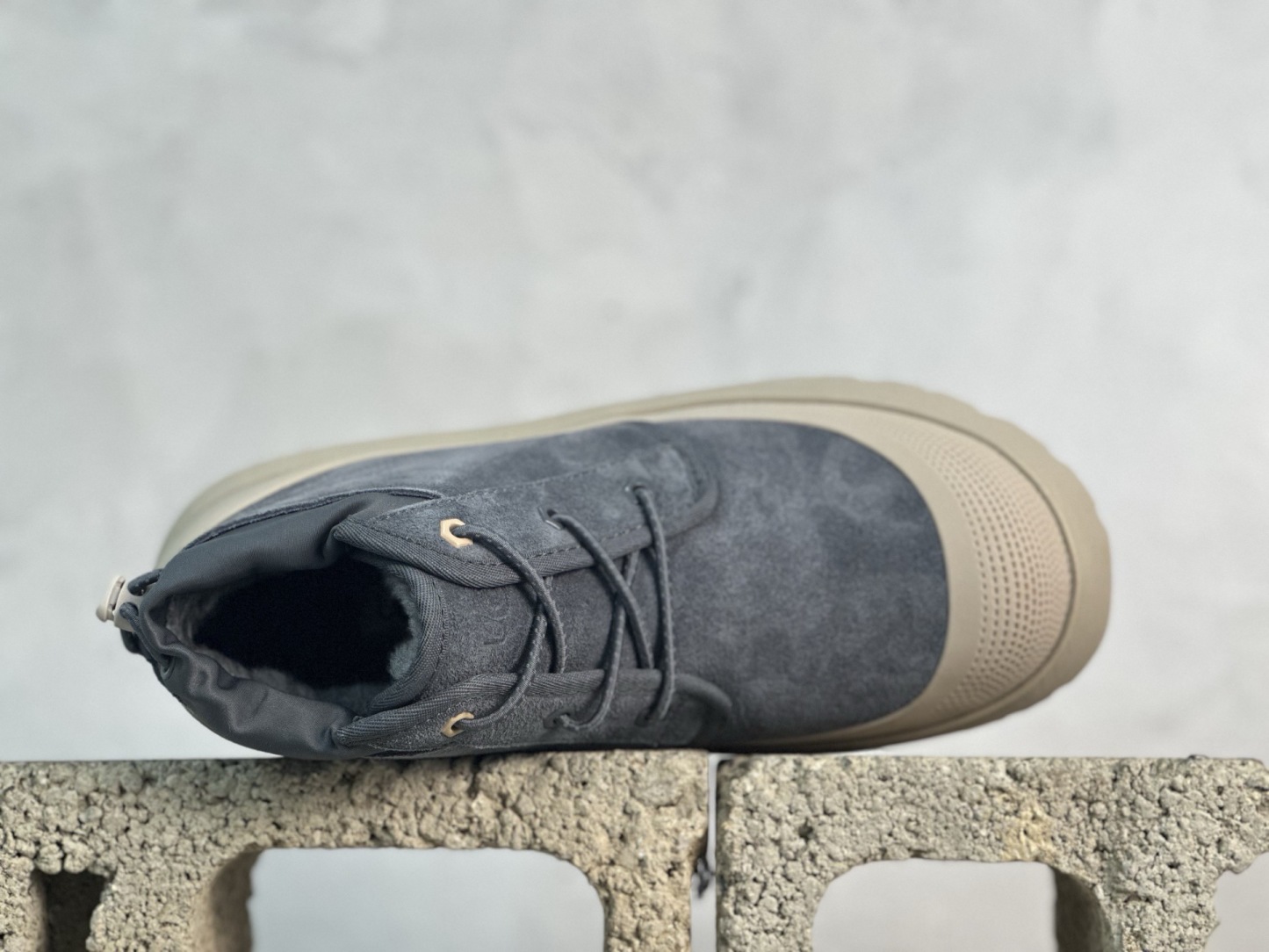  UGG 秋冬羊皮毛一体雪地靴