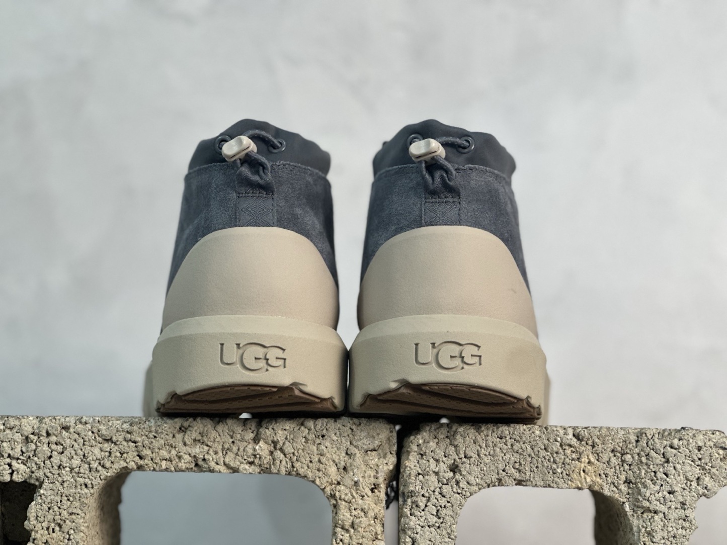  UGG 秋冬羊皮毛一体雪地靴