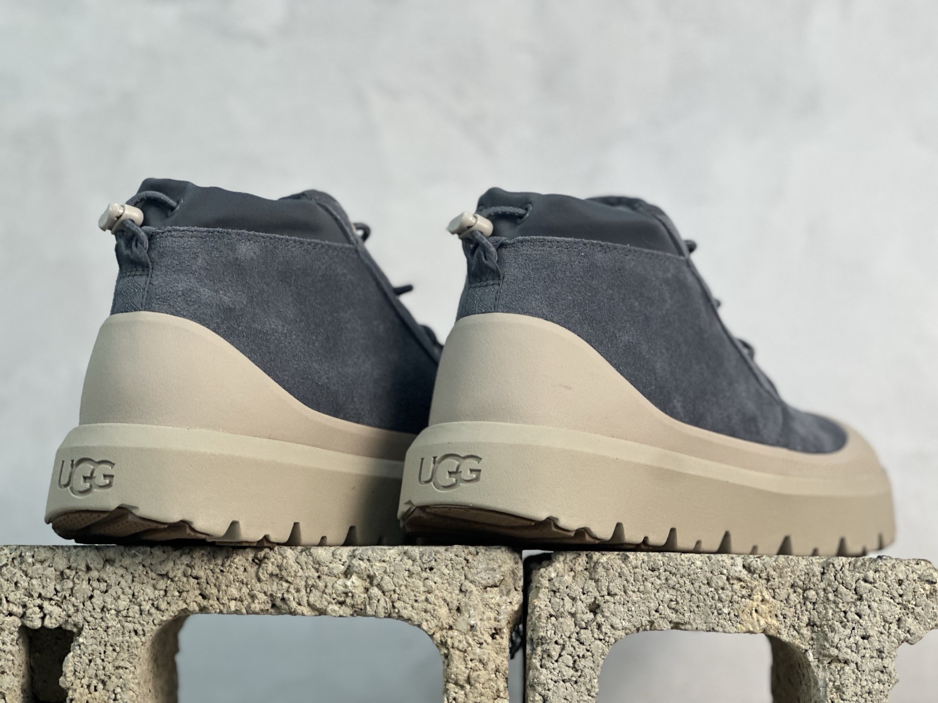  UGG 秋冬羊皮毛一体雪地靴