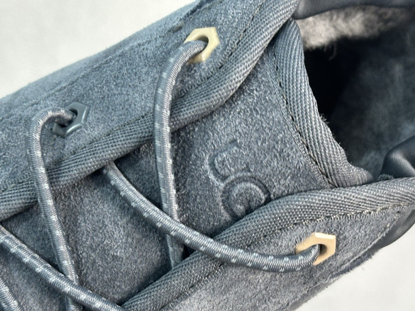  UGG 秋冬羊皮毛一体雪地靴