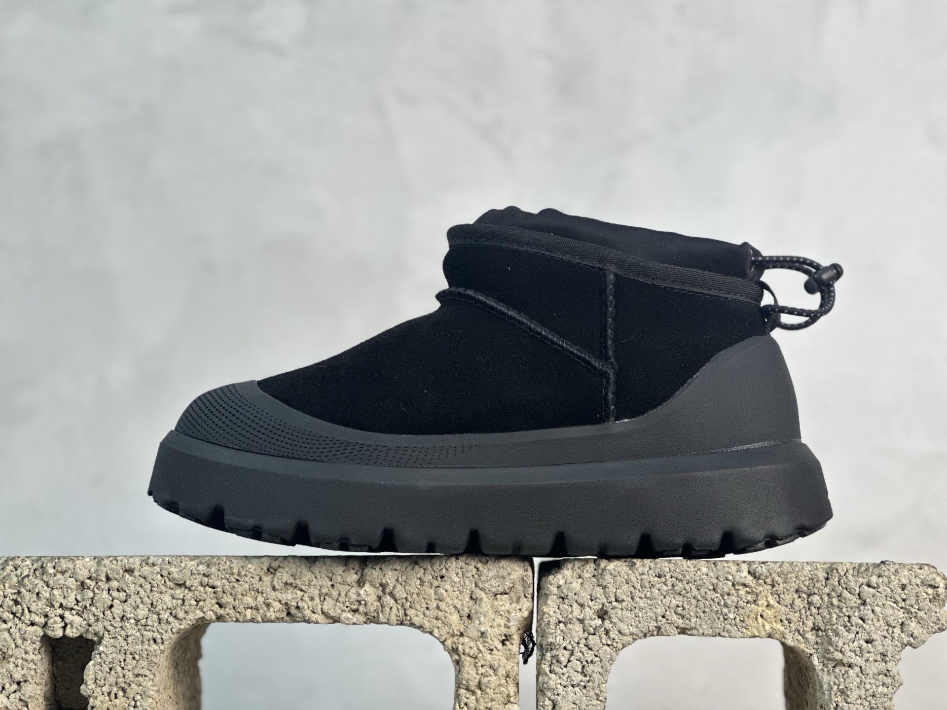  UGG 秋冬羊皮毛一体雪地靴  