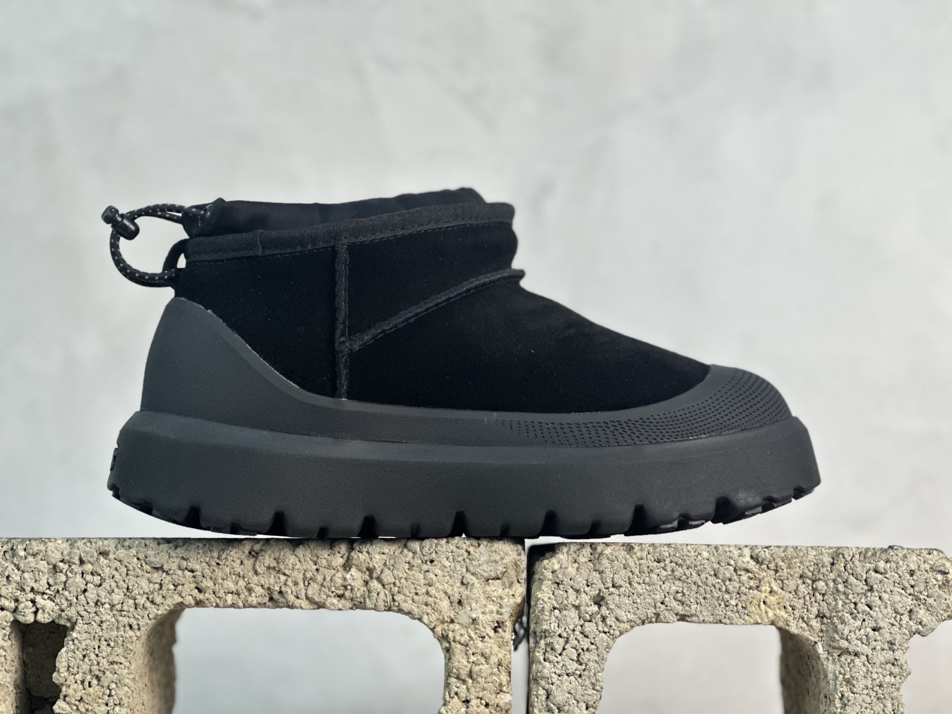  UGG 秋冬羊皮毛一体雪地靴  