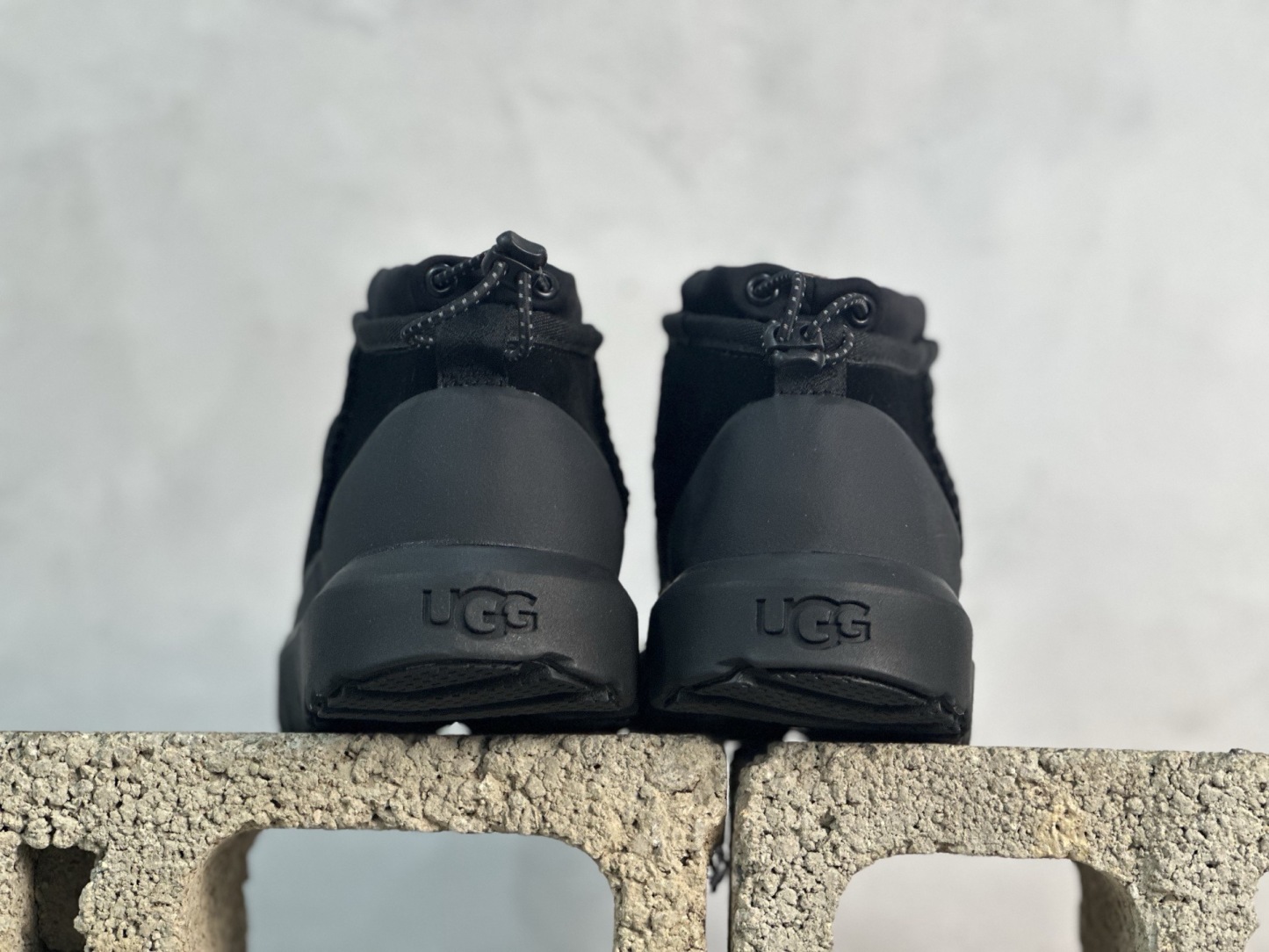  UGG 秋冬羊皮毛一体雪地靴  