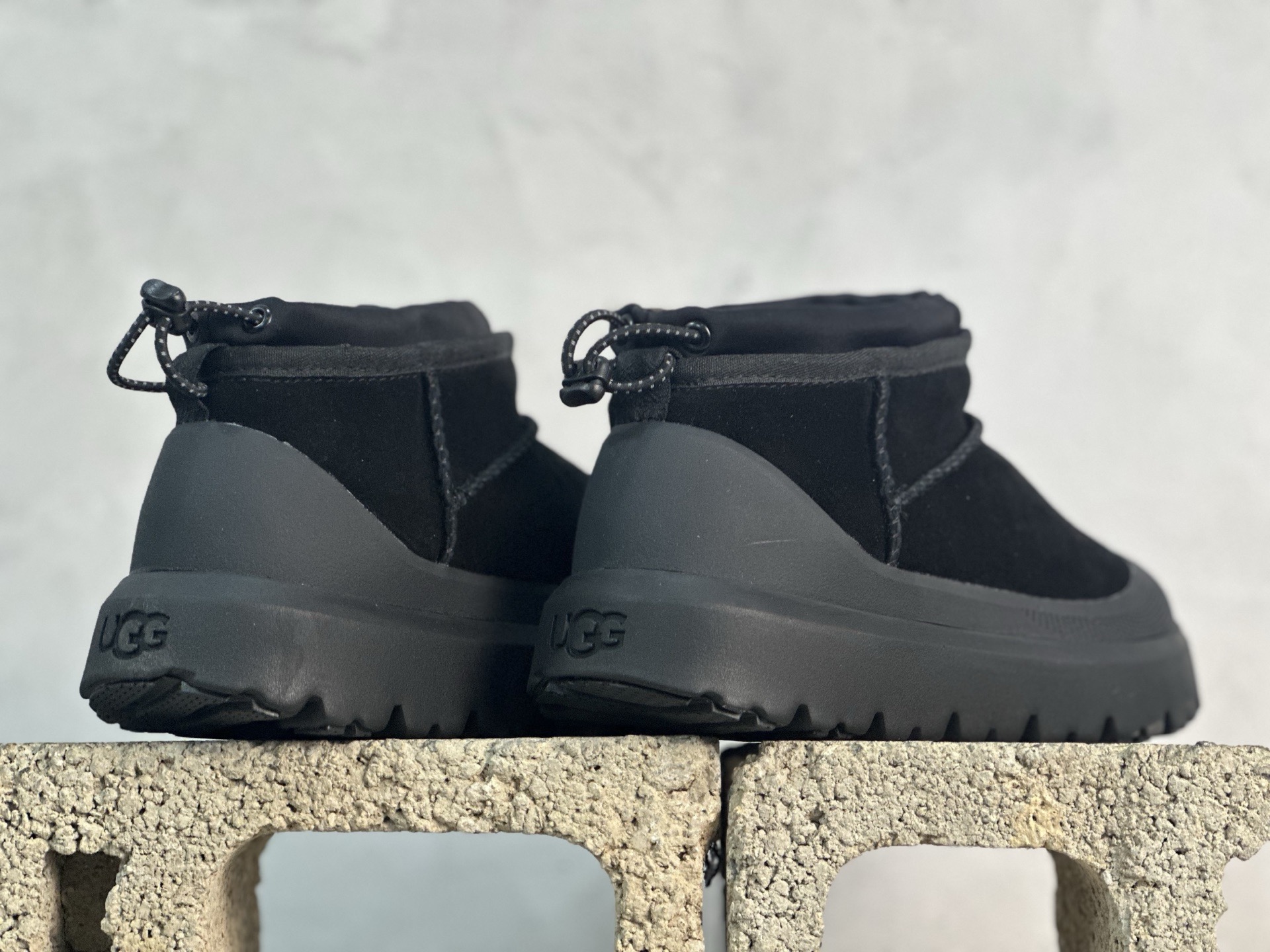  UGG 秋冬羊皮毛一体雪地靴  