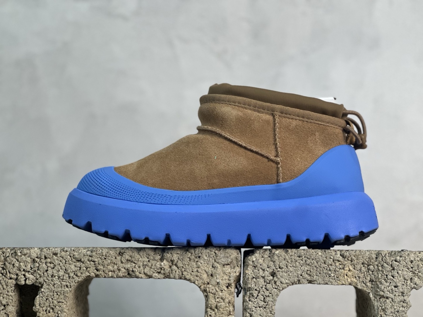  UGG 秋冬羊皮毛一体雪地靴  