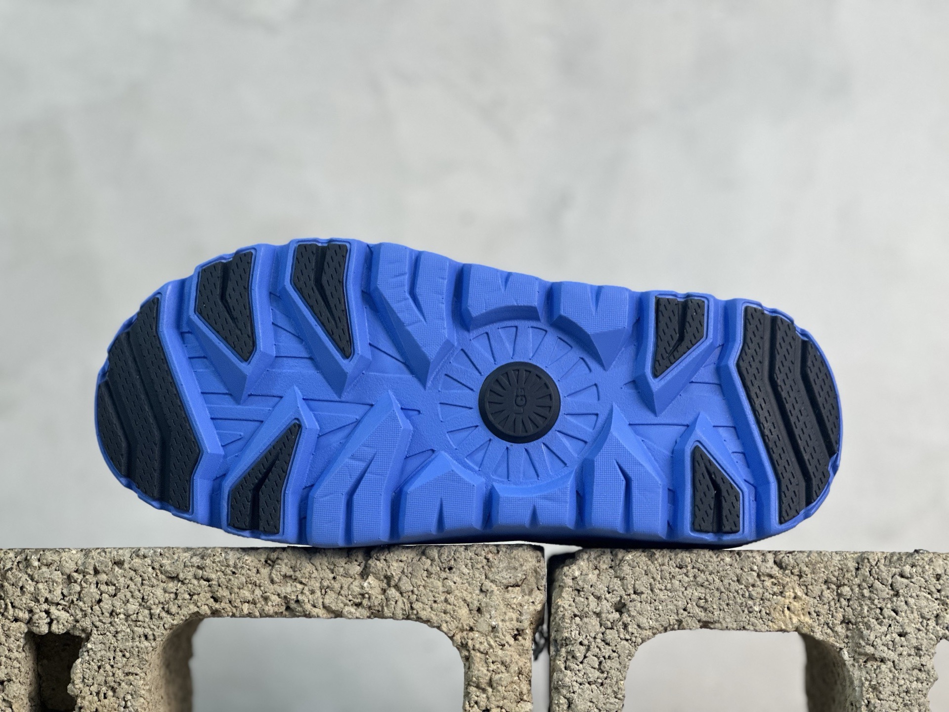  UGG 秋冬羊皮毛一体雪地靴  