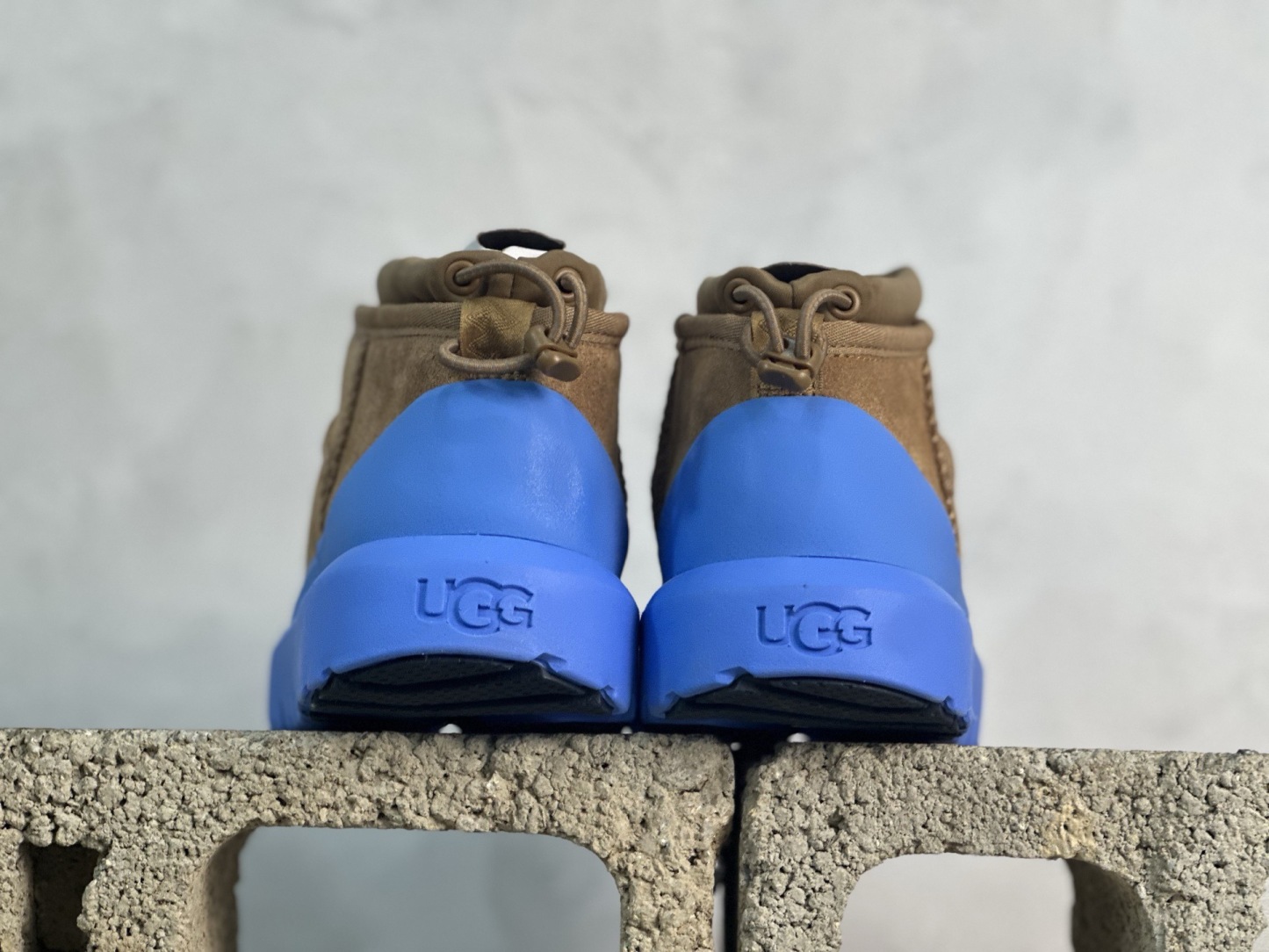 UGG 秋冬羊皮毛一体雪地靴  