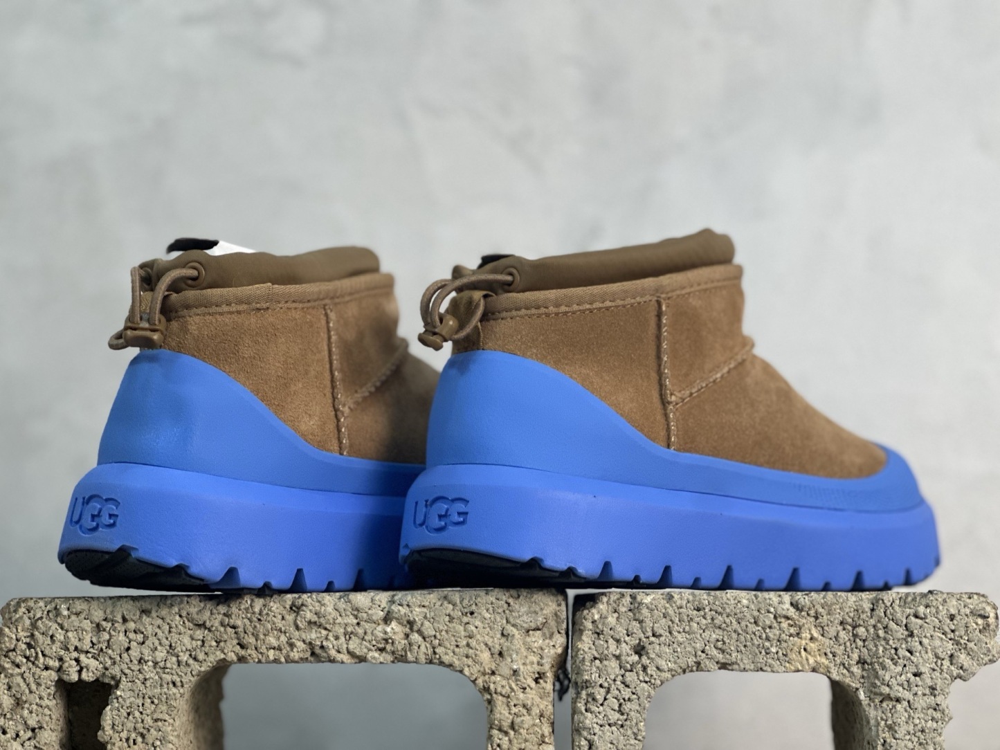  UGG 秋冬羊皮毛一体雪地靴  