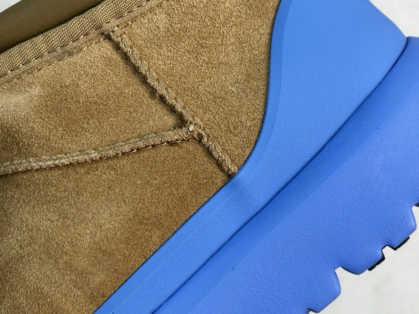  UGG 秋冬羊皮毛一体雪地靴  