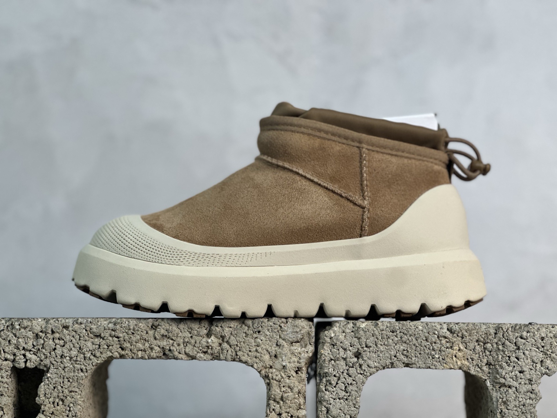  UGG 秋冬羊皮毛一体雪地靴