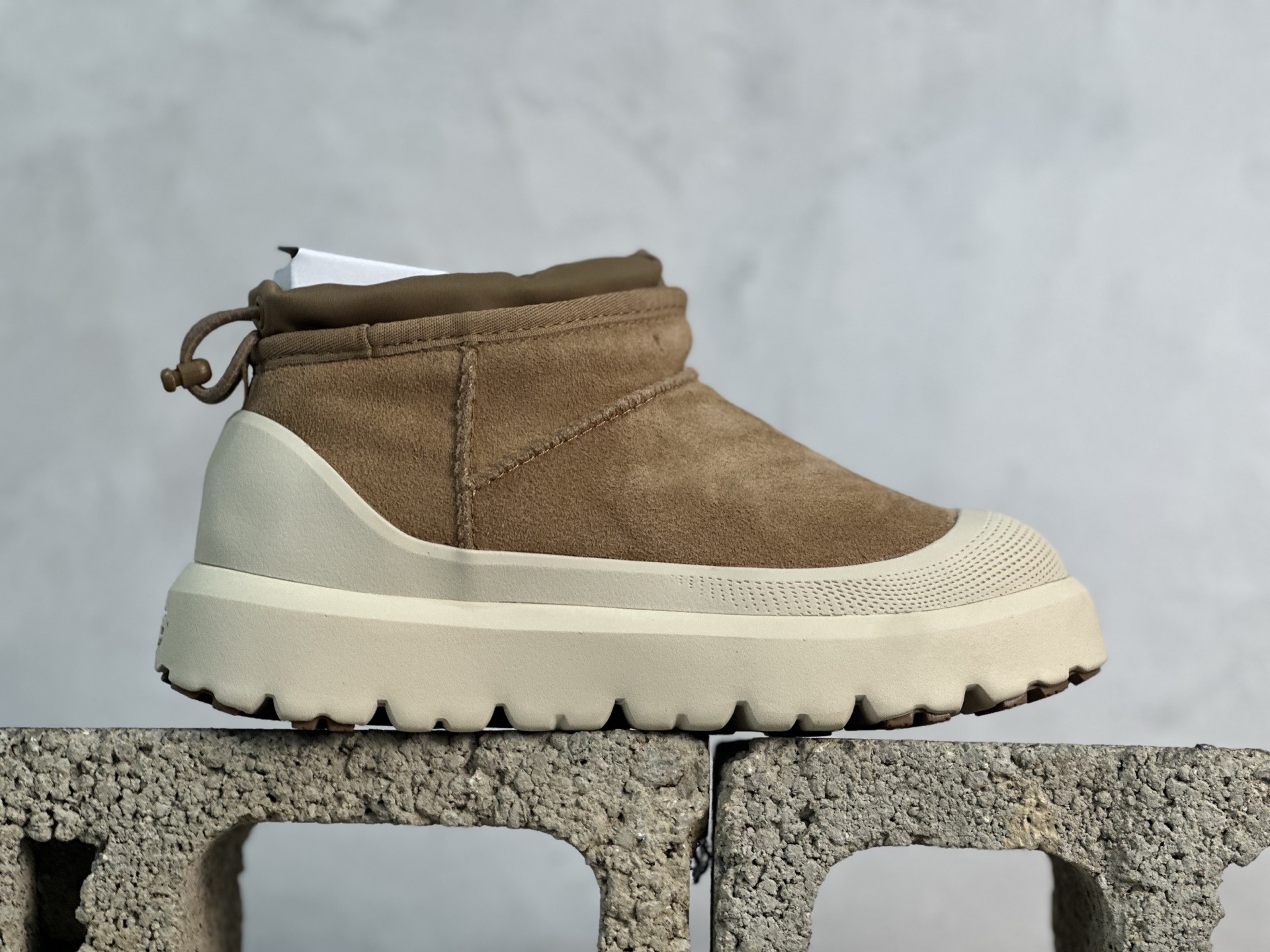  UGG 秋冬羊皮毛一体雪地靴