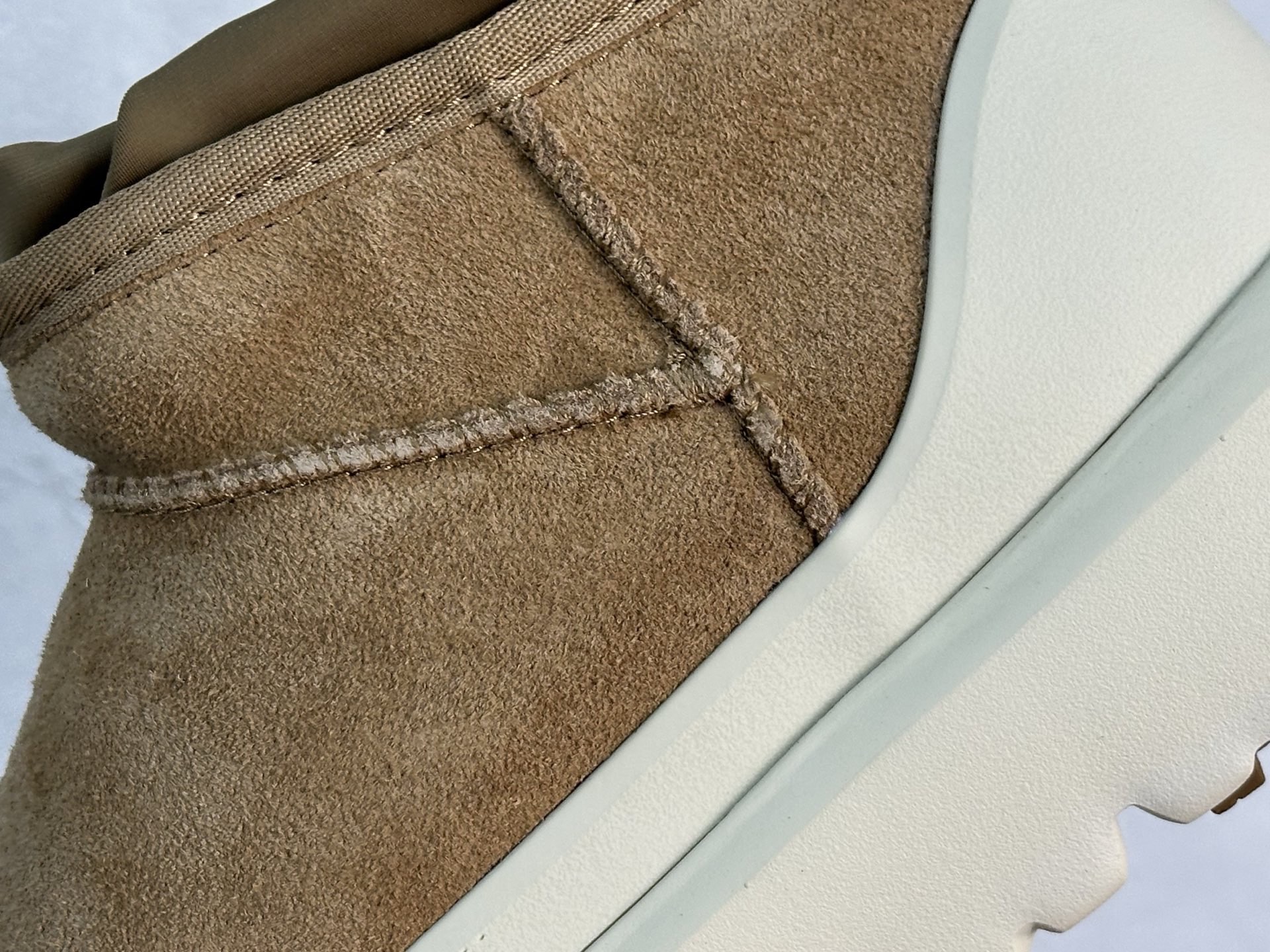  UGG 秋冬羊皮毛一体雪地靴