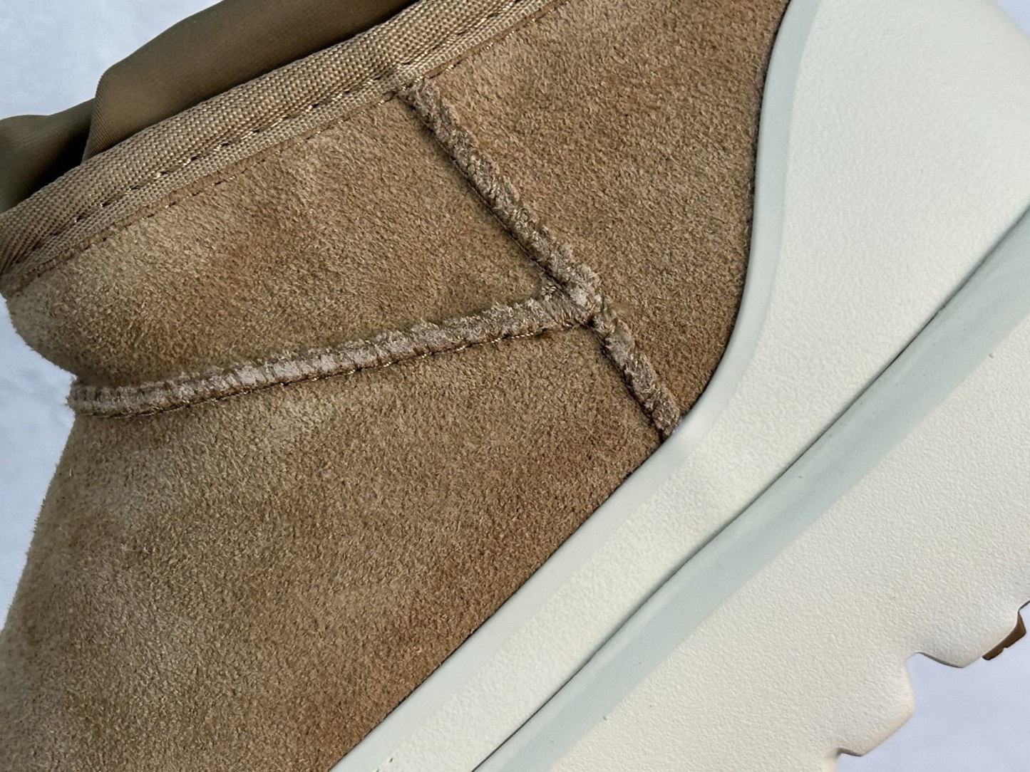  UGG 秋冬羊皮毛一体雪地靴