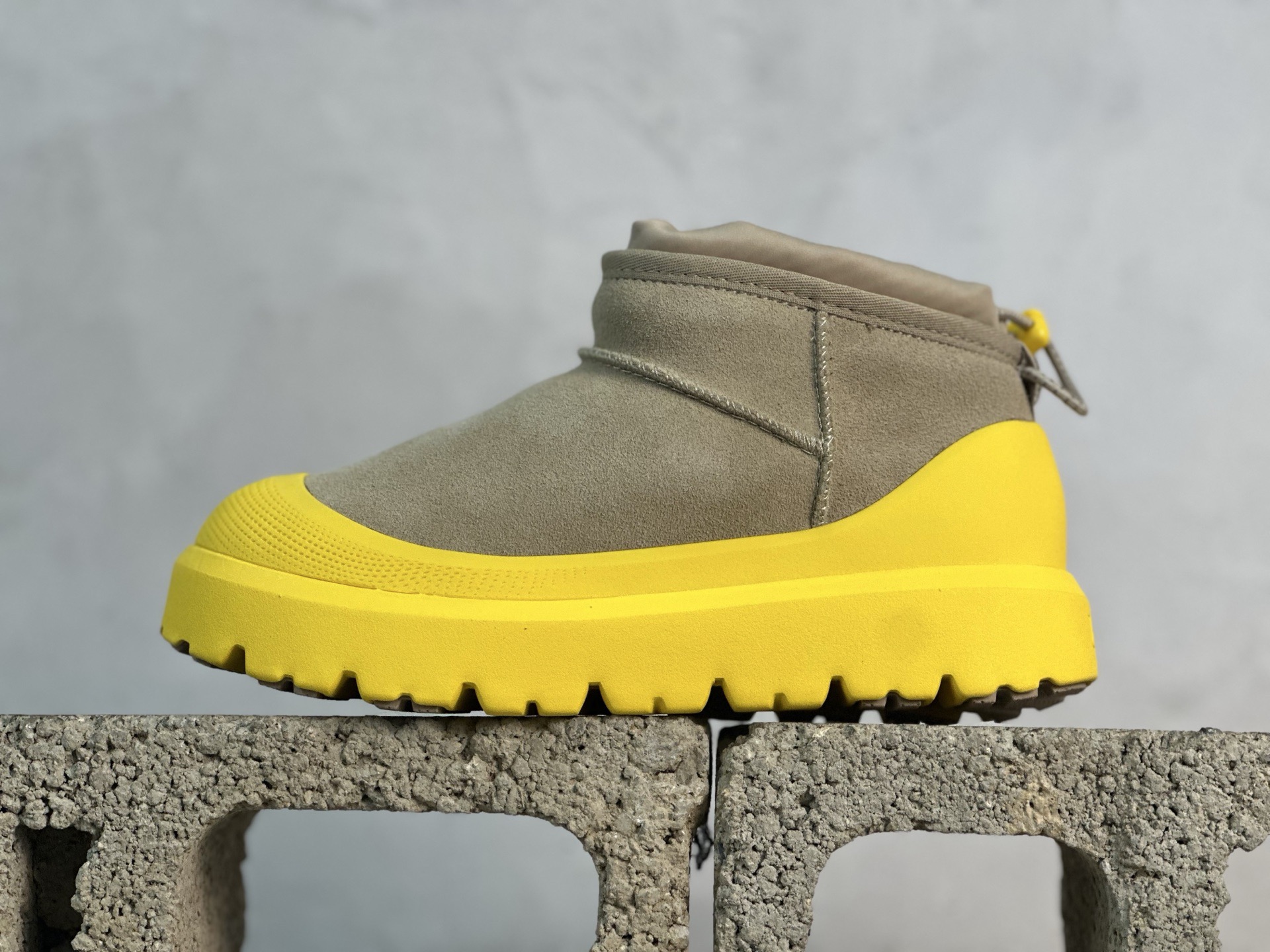  UGG 秋冬羊皮毛一体雪地靴