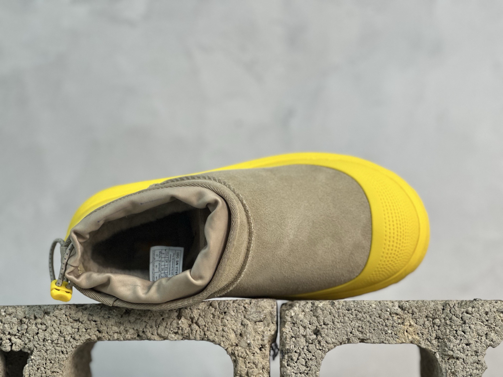  UGG 秋冬羊皮毛一体雪地靴