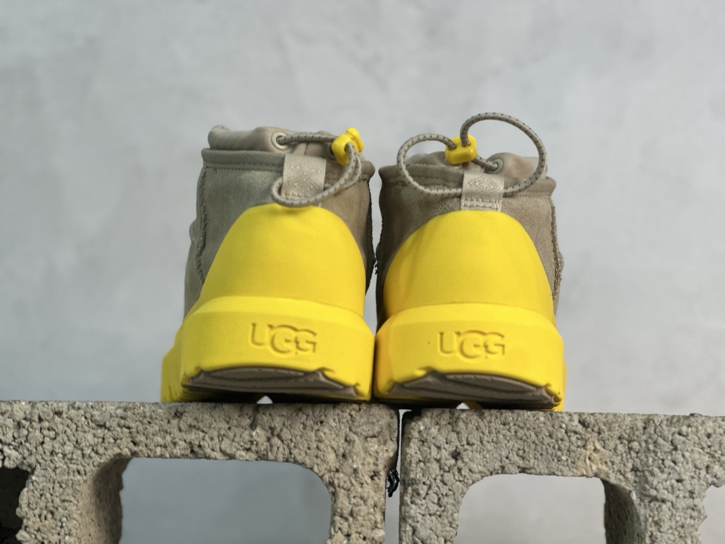  UGG 秋冬羊皮毛一体雪地靴