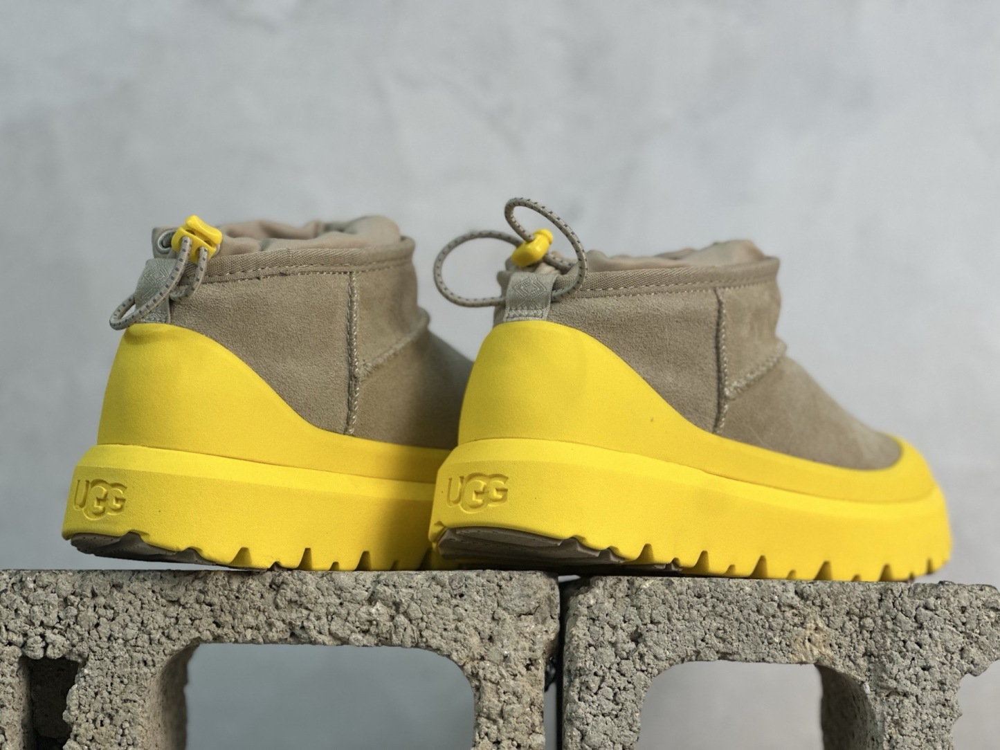  UGG 秋冬羊皮毛一体雪地靴