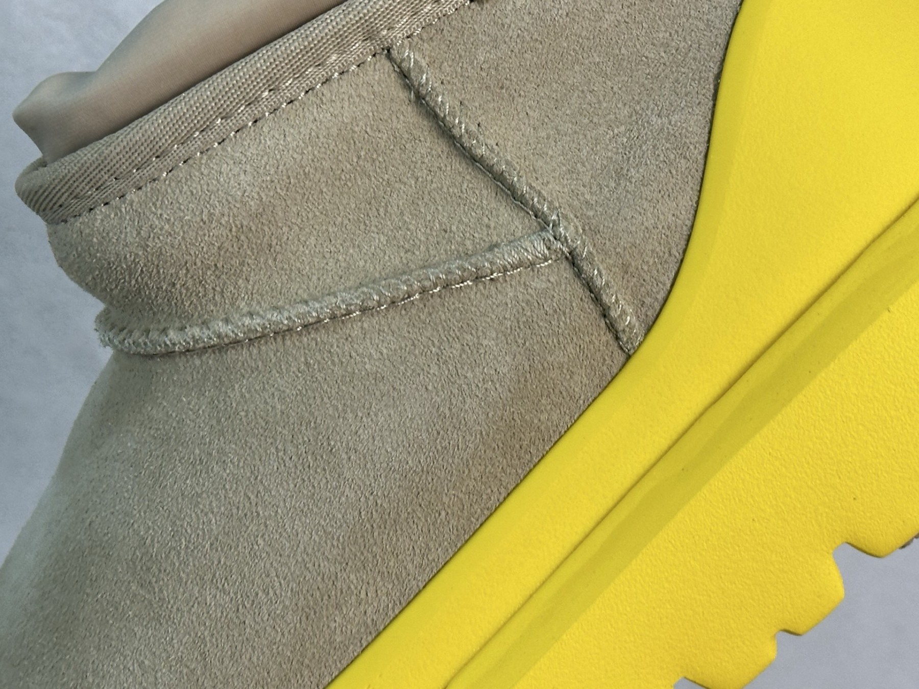  UGG 秋冬羊皮毛一体雪地靴