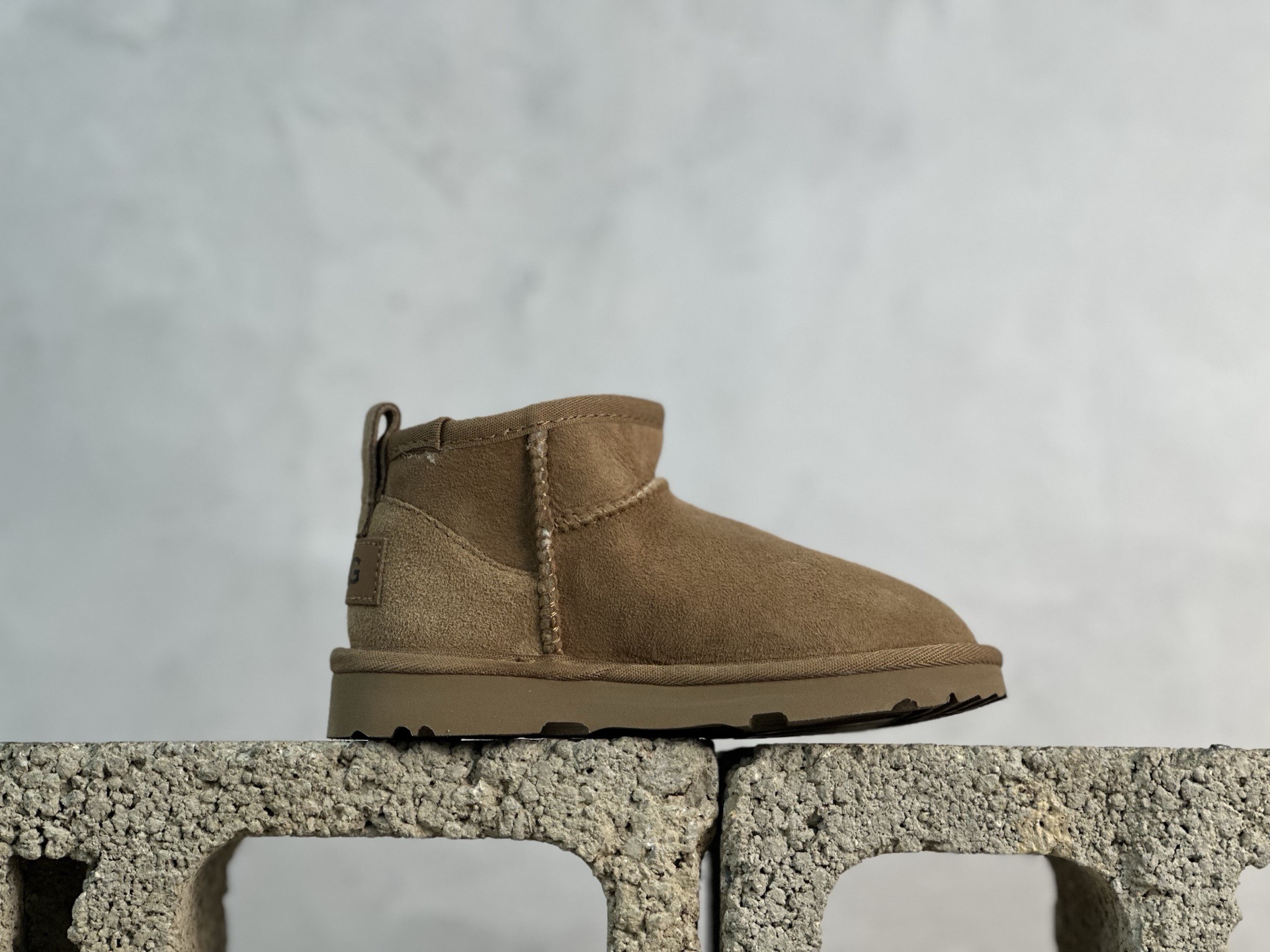 UGG CLASSIC ULTRA MINI 童鞋 