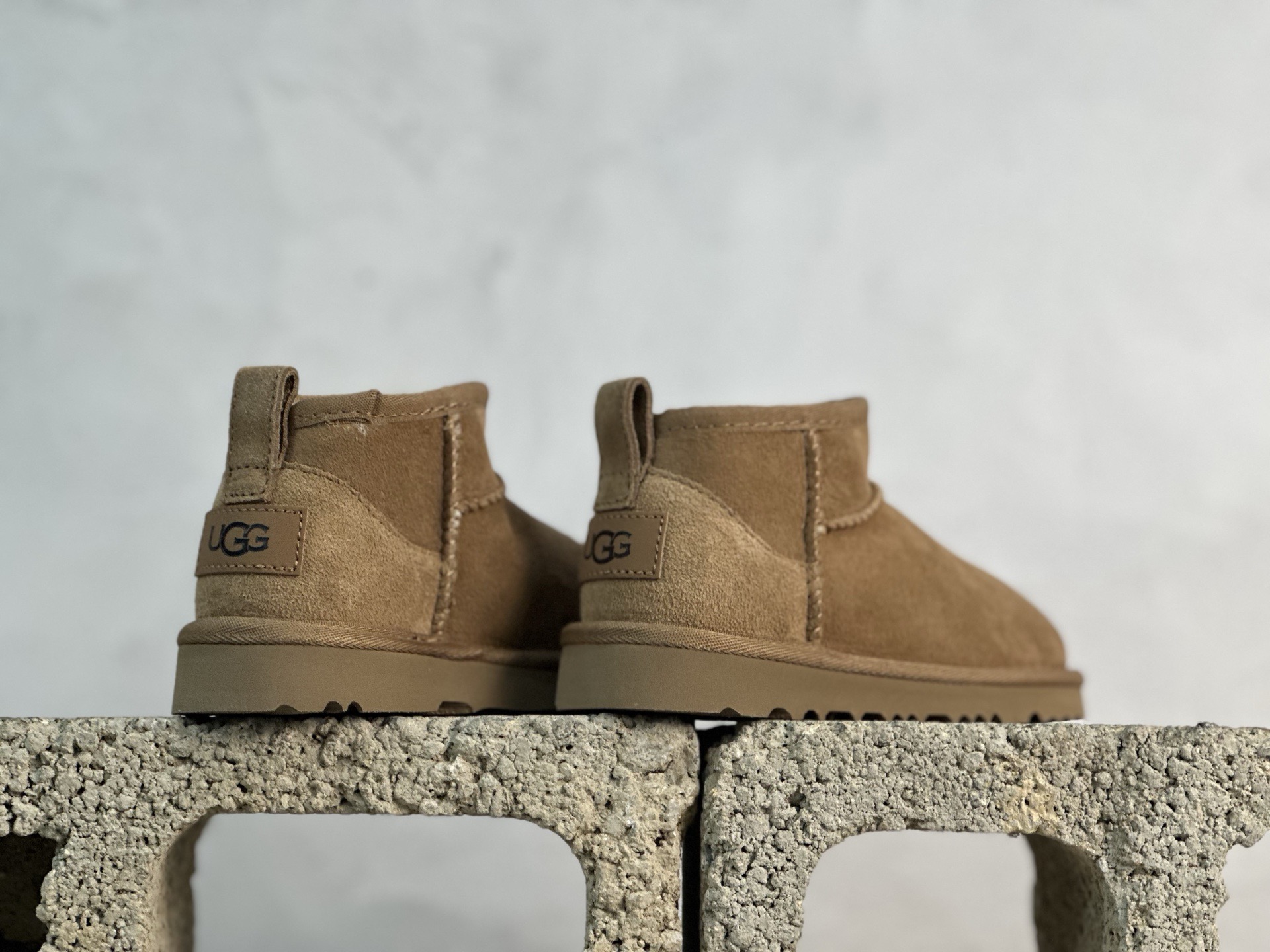 UGG CLASSIC ULTRA MINI 童鞋 