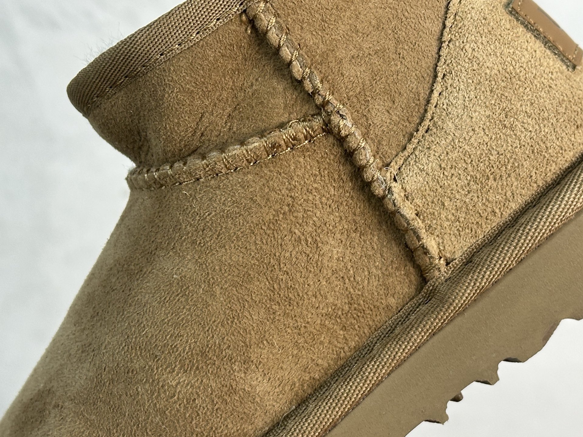 UGG CLASSIC ULTRA MINI 童鞋 