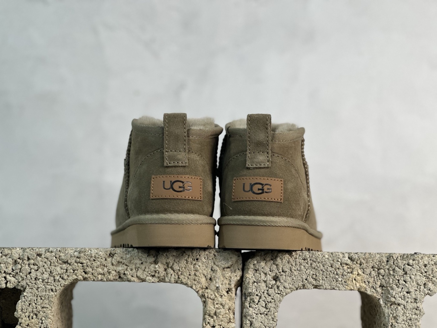 UGG CLASSIC ULTRA MINI 童鞋  