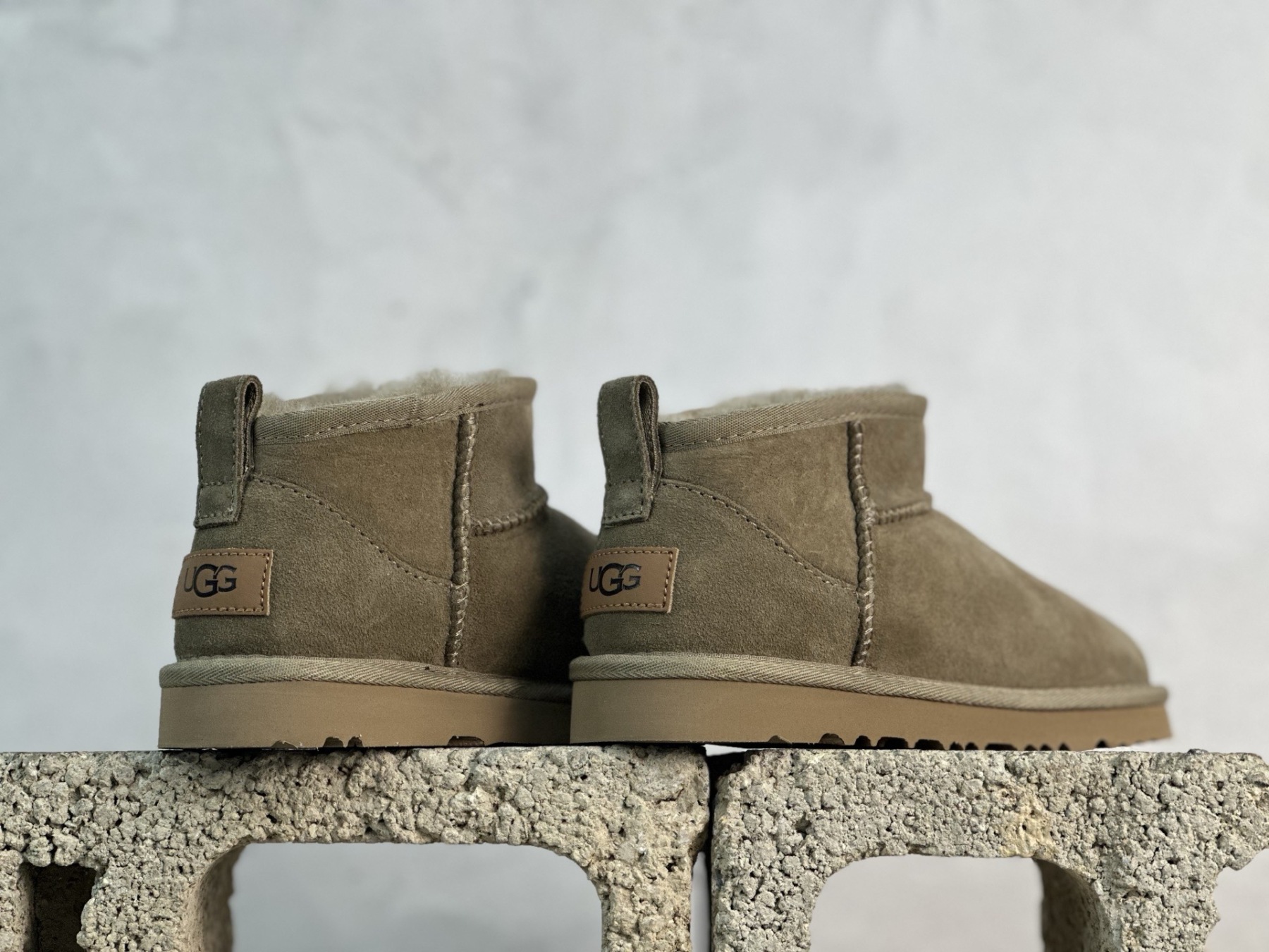 UGG CLASSIC ULTRA MINI 童鞋  