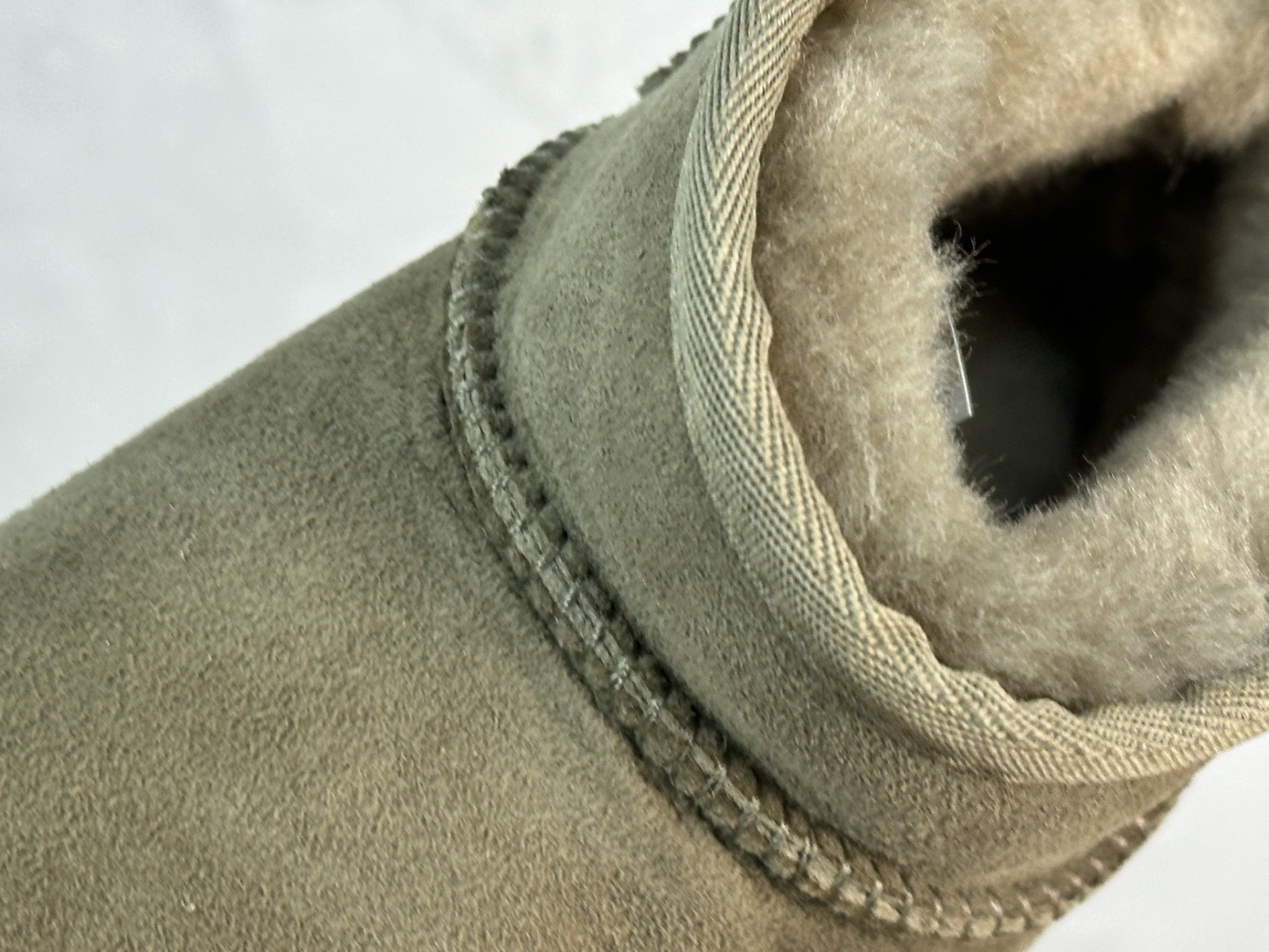 UGG CLASSIC ULTRA MINI 童鞋  