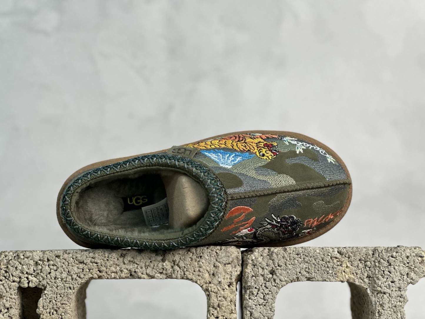  UGG x Palace联名款 虎年限定  