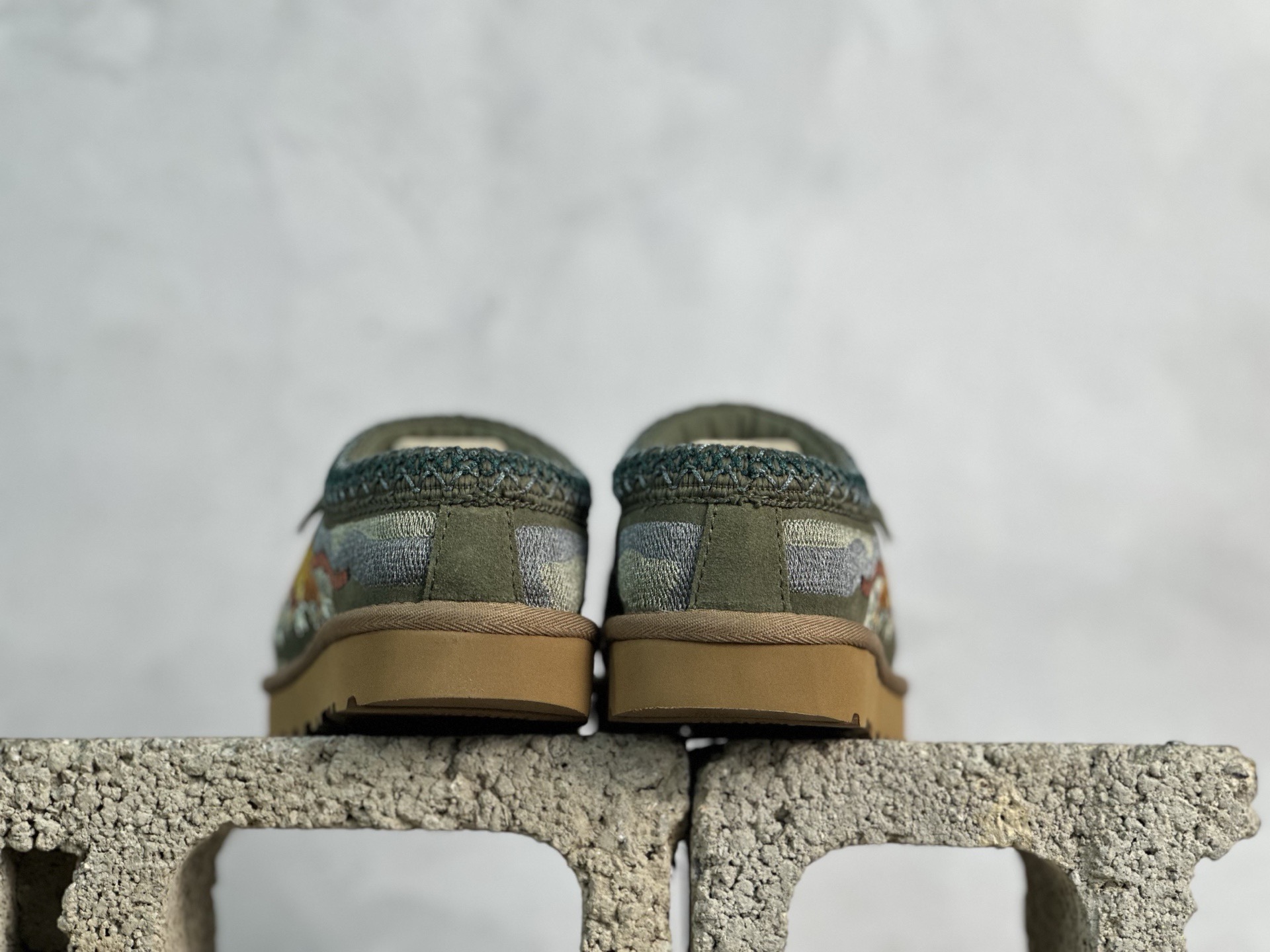  UGG x Palace联名款 虎年限定  