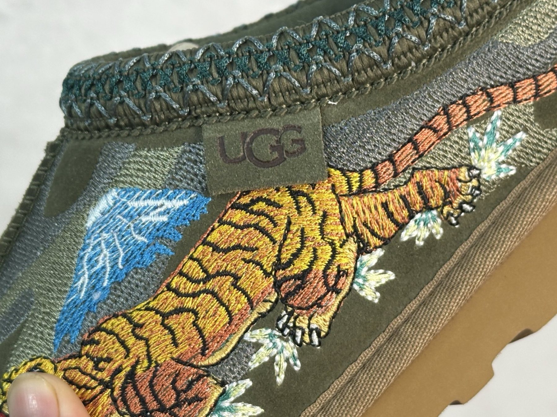  UGG x Palace联名款 虎年限定  