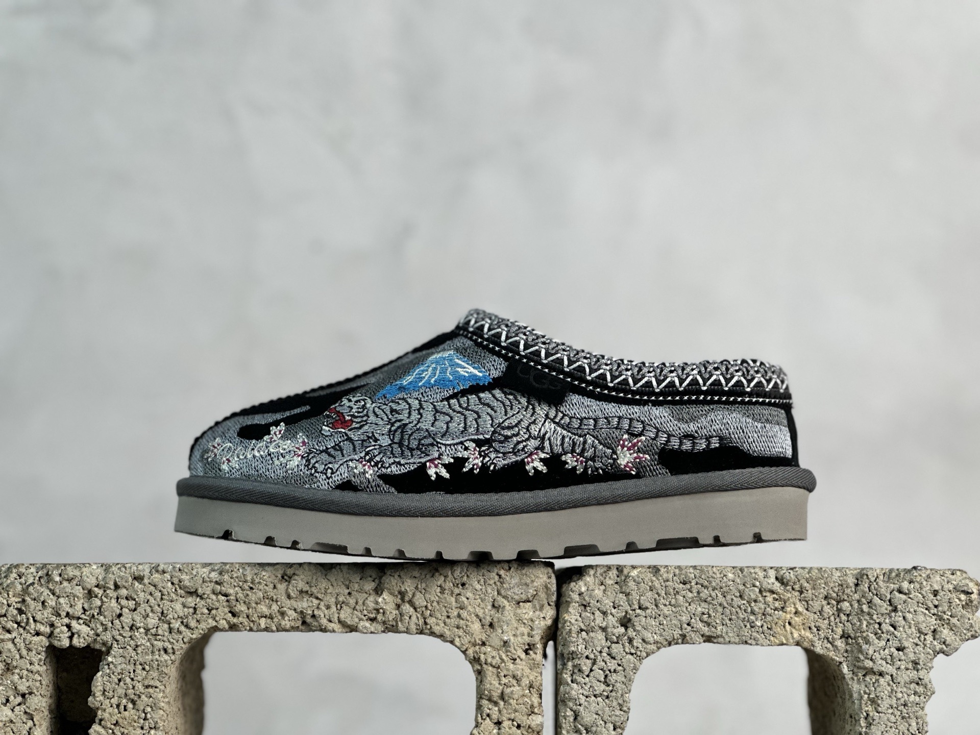 UGG x Palace联名款 虎年限定  