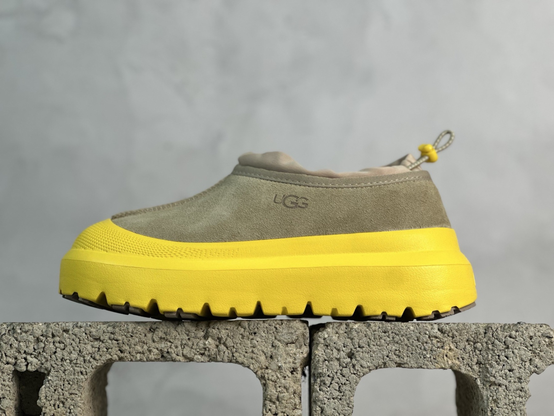  UGG 包头套脚： 39 40 40.5 41 42 42.5 43 44  编码：38