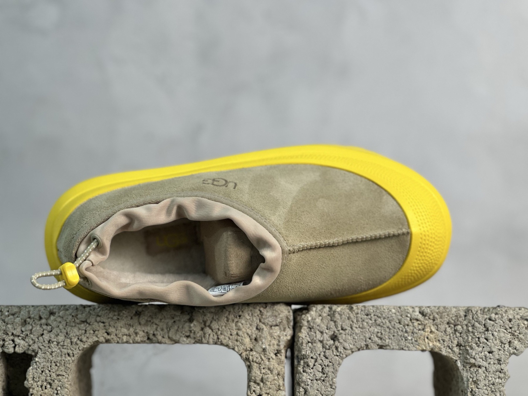  UGG 包头套脚： 39 40 40.5 41 42 42.5 43 44  编码：38