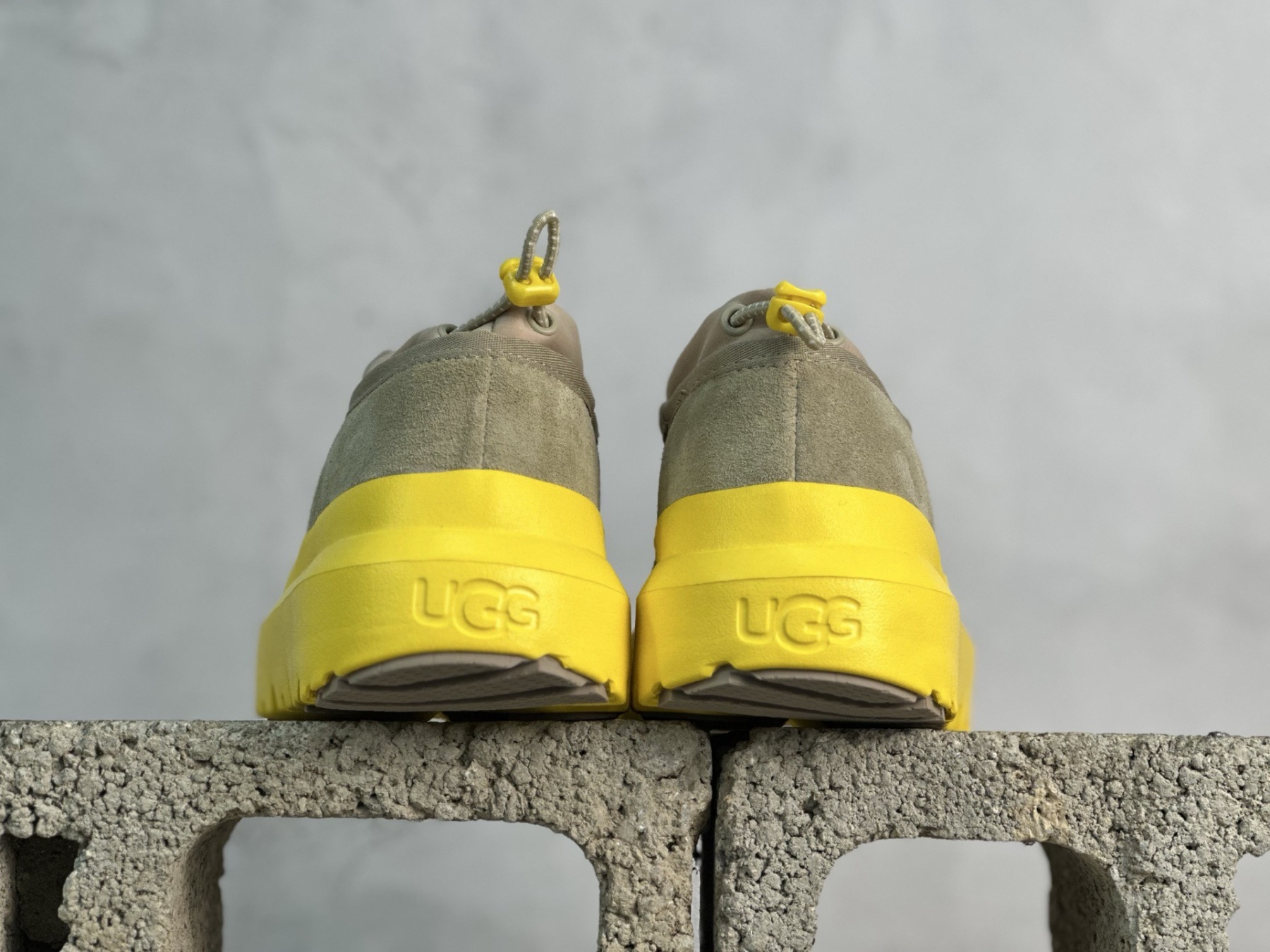  UGG 包头套脚： 39 40 40.5 41 42 42.5 43 44  编码：38