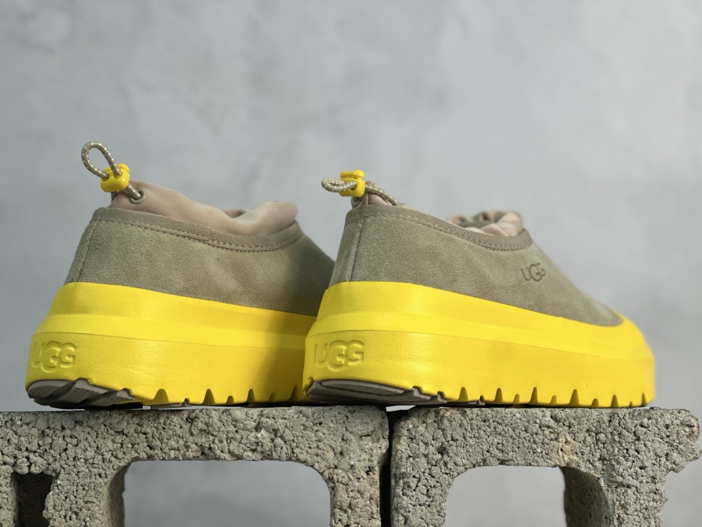  UGG 包头套脚： 39 40 40.5 41 42 42.5 43 44  编码：38