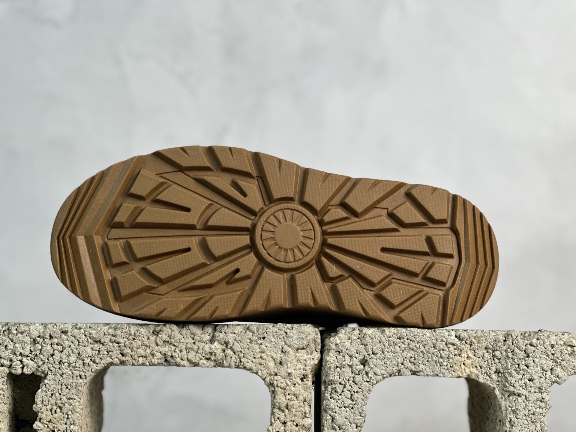  UGG Tasman Weather Hybrid 塔斯曼混合系系列 2