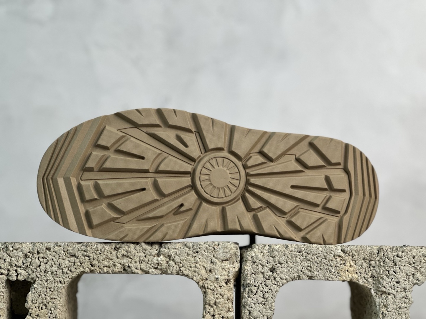  UGG Tasman Weather Hybrid 塔斯曼混合系系列 